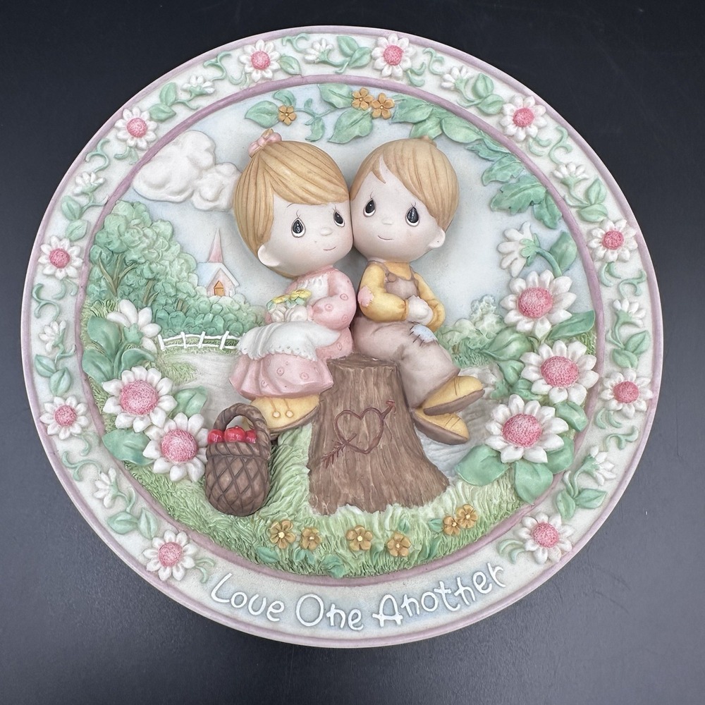 Precious Moments "Love One Another" Sharing The Moments Collector Plate #15709